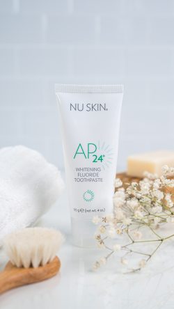 AP-24 Whitening Fluoride Zahnpasta